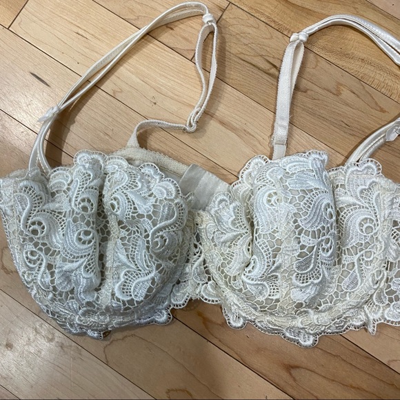 Victoria's Secret Other - Victoria's Secret Ivory Bra